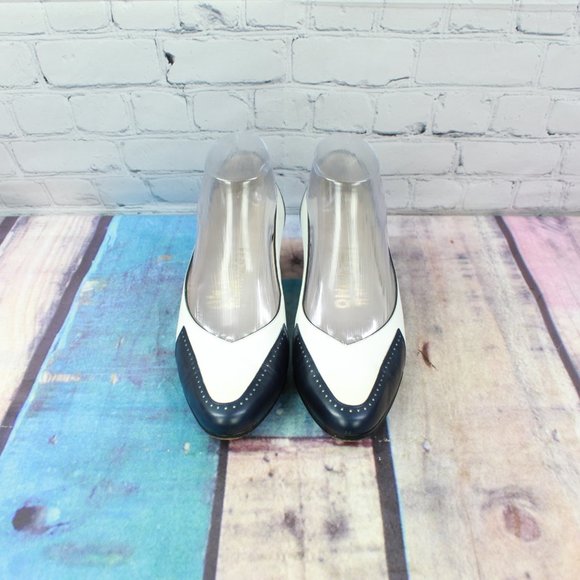 Salvatore Ferragamo Leather Kitten Heel Size 7.5 B - Picture 5 of 9